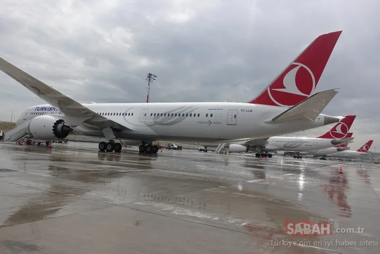 THY ikinci rüya uçağı Dreamliner da İstanbul’a indi!