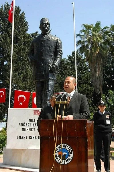 CHP'li belediyeden büyük saygısızlık! Milli şehitin anıtının yerine bakın ne koydular...
