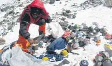 Everest’ten 11 ton çöp ve 4 ceset çıktı