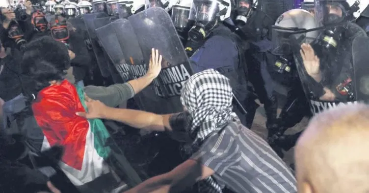 Atina polisinden göz yaşartıcı gaz