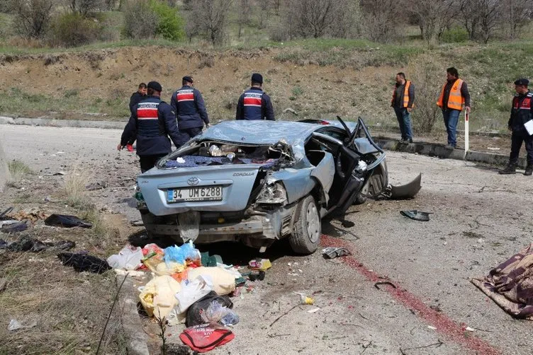 Yürekleri yakan kaza: 1’i çocuk 3 kişi öldü! Olay yerinden korkunç kareler