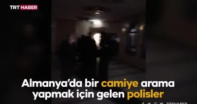 Almanya’da camiye ayakkabıyla giren polislere tepki | Video