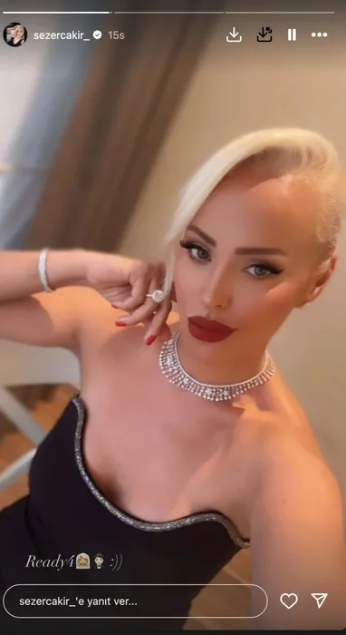 Kafaları karıştırdı! Sevgilisi mi? Sergen Yalçın düğüne Oktay Derelioğlu’nun eski eşi Sezer Çakır ile geldi!