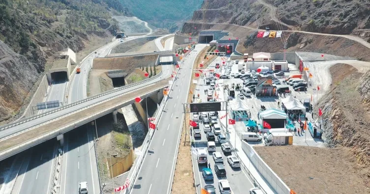 Kürtün Tüneli ve kavşağı açıldı