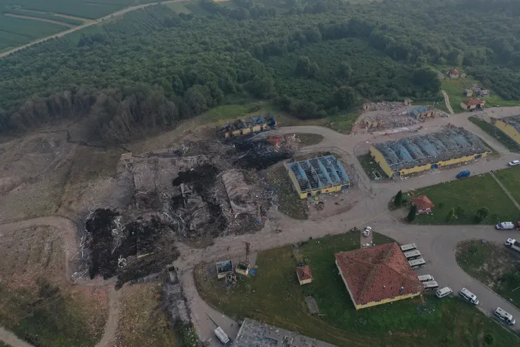 Son dakika! Sakarya'daki fabrika görüntüleri patlamanın şiddetini ortaya çıkardı!