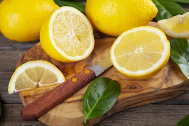 Pencerelerin önüne sadece 1 adet koyun, tek bir tanesi bile içeri giremeyecek! Sinekleri evden uzak tutan formül…