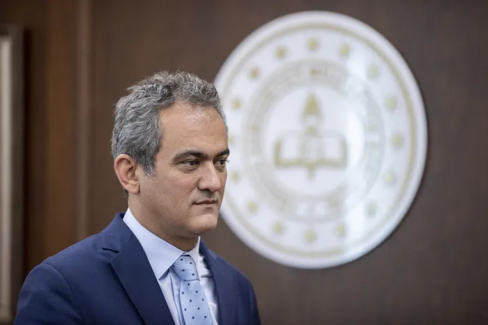 son-dakika-milli-egitim-bakani-mahmut-ozerden-uzaktan-egitime-gecilecek-mi-sorusuna-yanit-1640844350999.jpg