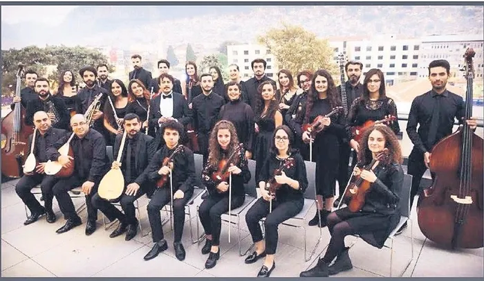 depremde-4-uyesini-kaybeden-hatay-akademi-orkestrasi-sefi-ali-ugur-antakyayi-asla-terk-etmeyecegiz-1676839135064.jpeg