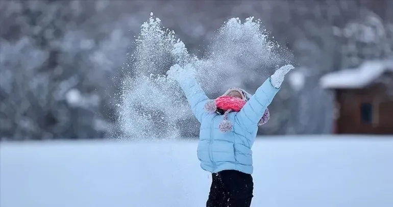 YARIN OKULLAR TATİL Mİ? Valilikler eğitime ara verilen illeri duyurdu! 2 Ocak Cuma günü okul yok mu?