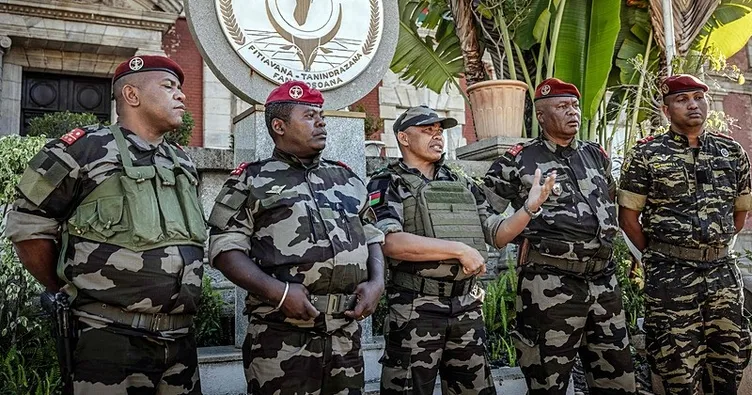 Madagaskar’da ordu yönetime el koydu