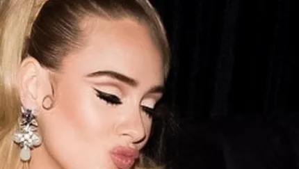 Adele’in muhteşem göz makyajının sırrını veriyoruz! Eyelınerı bu şekilde kullanırsanız...