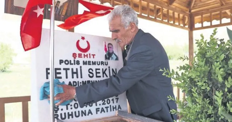 Sokağa çıktı, şehit oğluna koştu