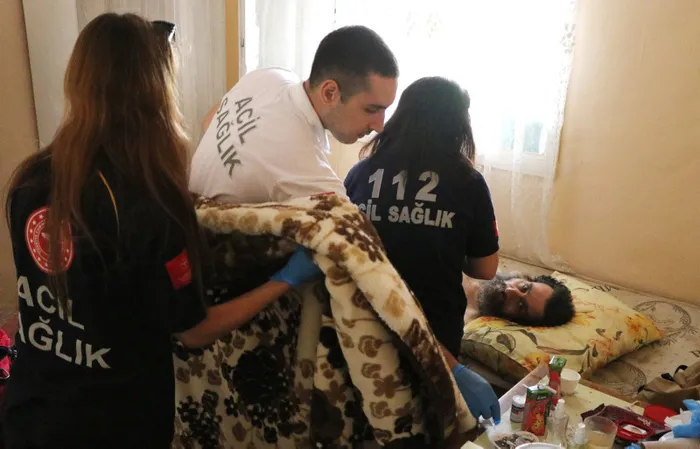 babasini-cop-evde-bu-halde-buldu-resmen-olume-terk-edilmis-1690971418374.jpg