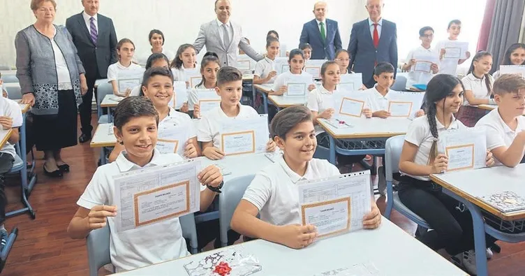 İzmir’de 850 bin öğrenci karne aldı