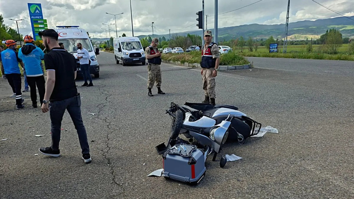 Bingöl’de peş peşe trafik kazaları: 6 kişi yaralandı! Bingöl’de peş peşe trafik kazaları: 6 kişi yaralandı!