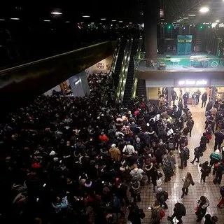New York'taki kar fırtınası yüzlerce kişiyi mahsur bıraktı
