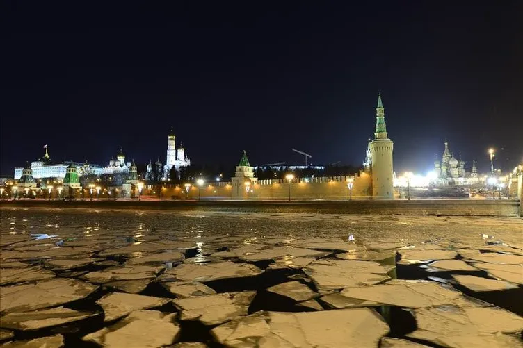 Moskova Nehri Buz tuttu