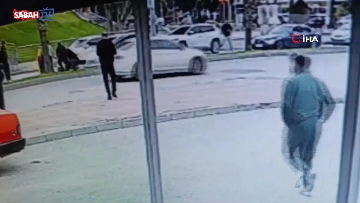 Antalya’da yürekleri ağza getiren kaza: 5 yaşındaki çocuğa otomobil çarptı | Video videosunu izle Antalya’da yürekleri ağza getiren kaza: 5 yaşındaki çocuğa otomobil çarptı | Video videosunu izle