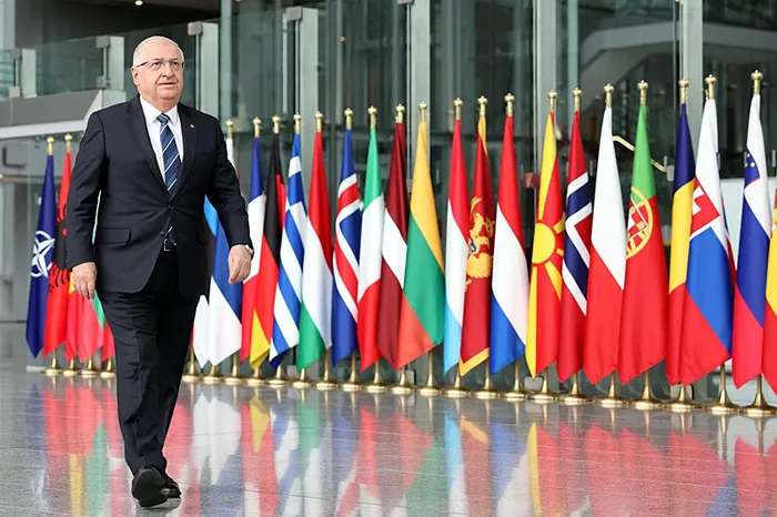 Milli Savunma Bakanı Yaşar Güler