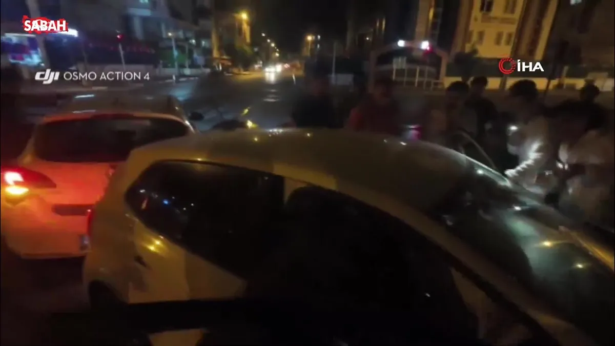 Antalya’da 2 otomobil kavşakta çarpıştı! 2 kişinin yaralandığı kaza kask kamerasına yansıdı videosunu izle Antalya’da 2 otomobil kavşakta çarpıştı! 2 kişinin yaralandığı kaza kask kamerasına yansıdı videosunu izle