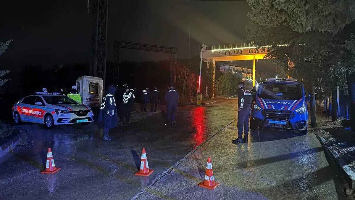 Uşak Belediye Başkanı dahil 13 şüpheli tutuklamaya sevk edildi Uşak Belediye Başkanı dahil 13 şüpheli tutuklamaya sevk edildi