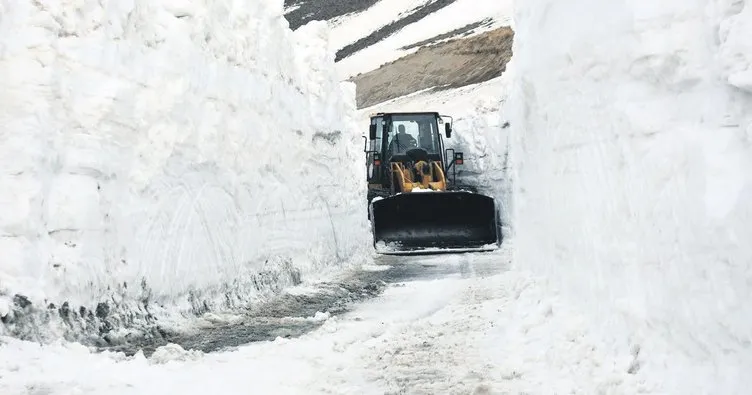 Nemrut’ta 10 metrelik kar tüneli