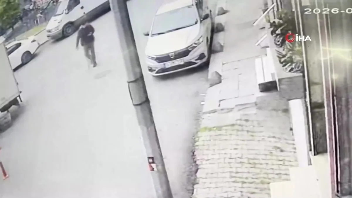 Bağcılar’da freni boşalan kamyon 8 araca zarar verdi… O anlar kamerada | Video videosunu izle Bağcılar’da freni boşalan kamyon 8 araca zarar verdi… O anlar kamerada | Video videosunu izle