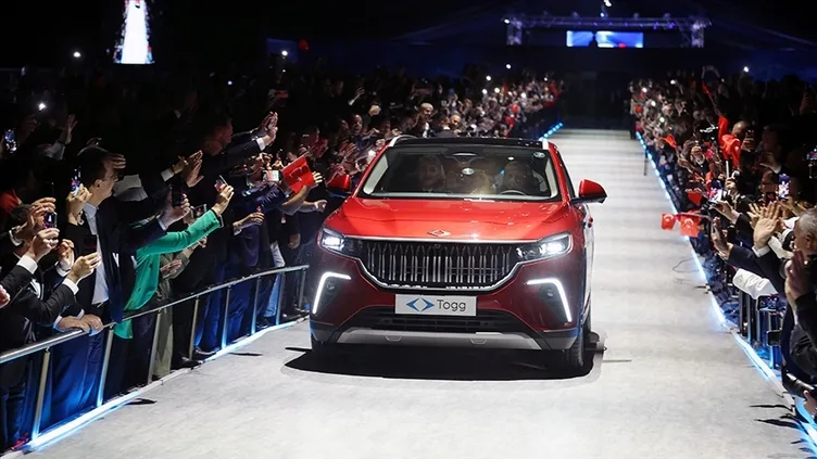 Bakan Uraloğlu tarih verdi! Şimdi sıra milli hızlı trende! Raylara inmek için gün sayıyor