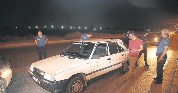 Esrar yüklü araç polıse çarptı