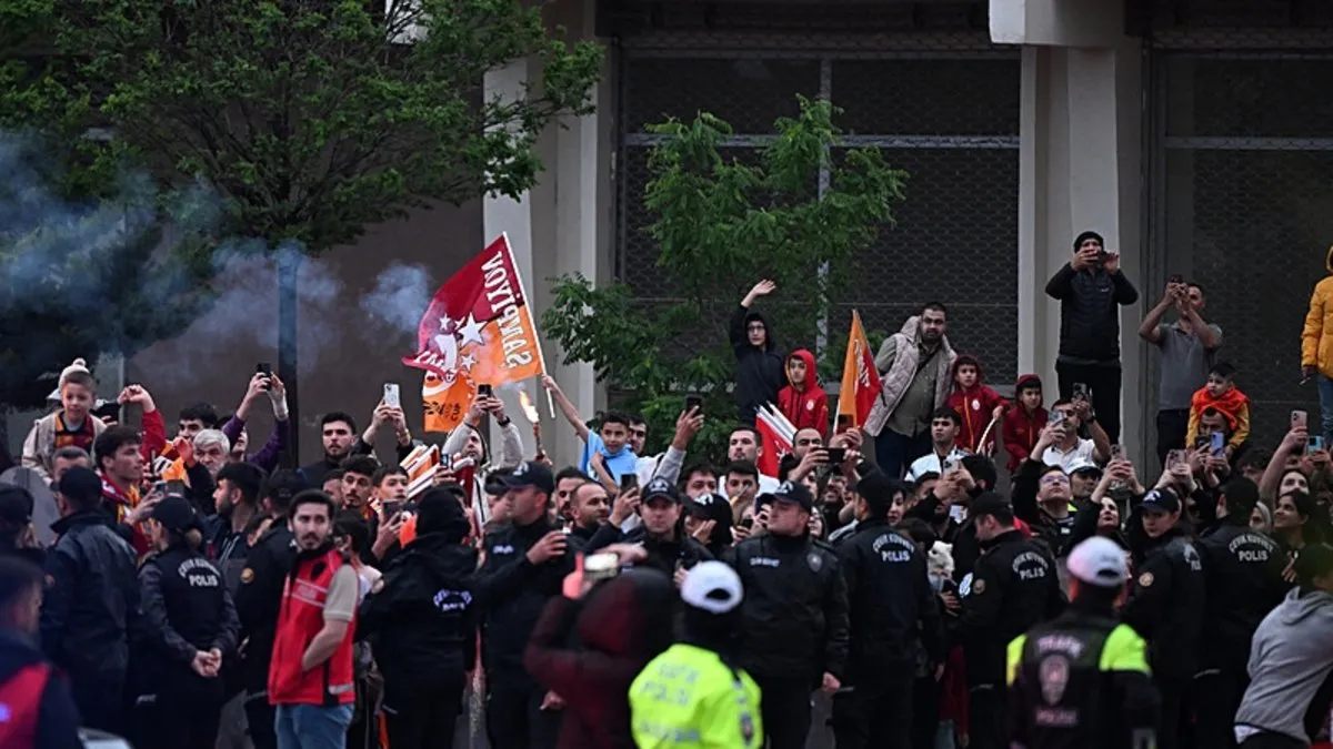 Galatasaray ve Trabzonspor kafileleri stadyuma geldi!