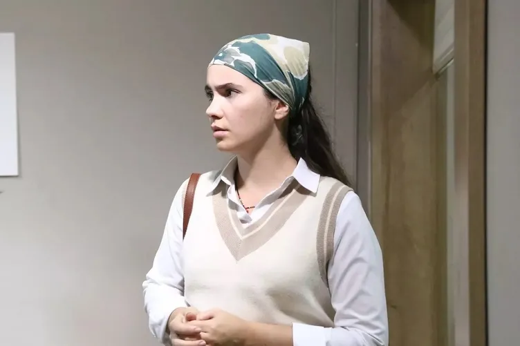 Üç Kız Kardeş 63. Bölüm fragmanı izle ekranı burada! Kanal D Üç Kız Kardeş yeni bölüm fragmanı ile tansiyon yükseliyor!