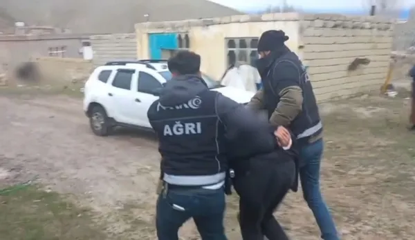agrida-uyusturucu-operasyonu-12-zanli-tutuklandi-1776267655111.jpg