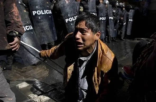 Bolivya polisinden engelli göstericilere sert müdahale