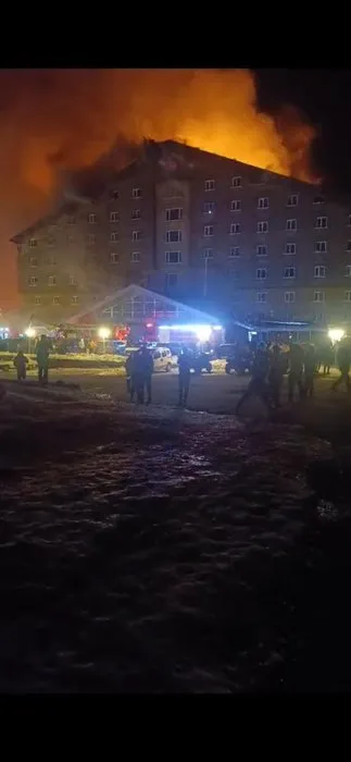 Restoran görevlisi gençler o anları SABAH gazetesine anlattı Hemşire kadın kendisini 10. Kattan aşağı bıraktı