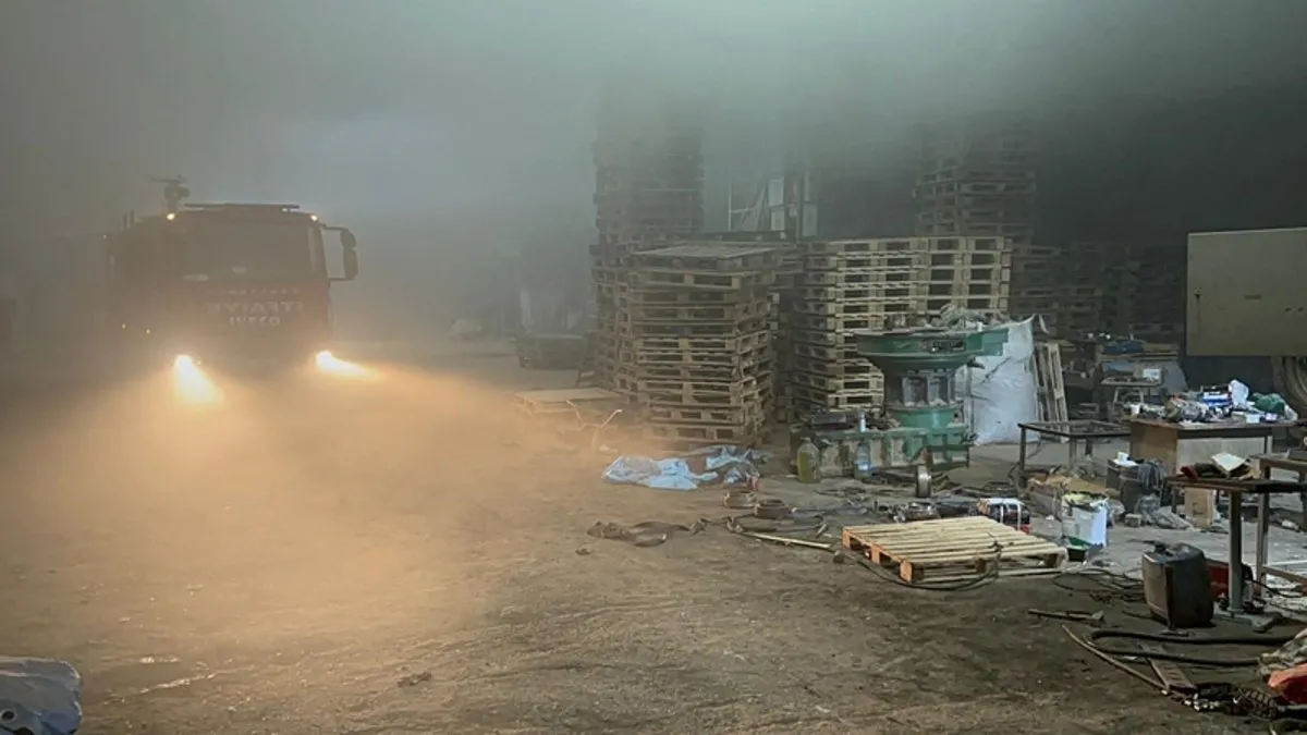 Edirne’de palet fabrikasında yangın!