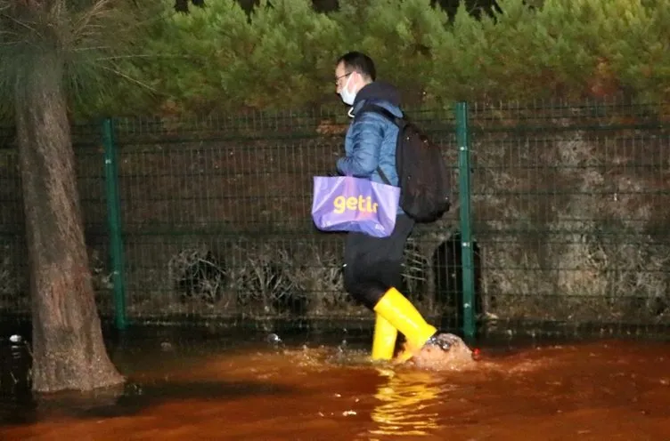 İzmir'deki sel felaketi havadan görüntülendi! Araçlar sular altında kaldı