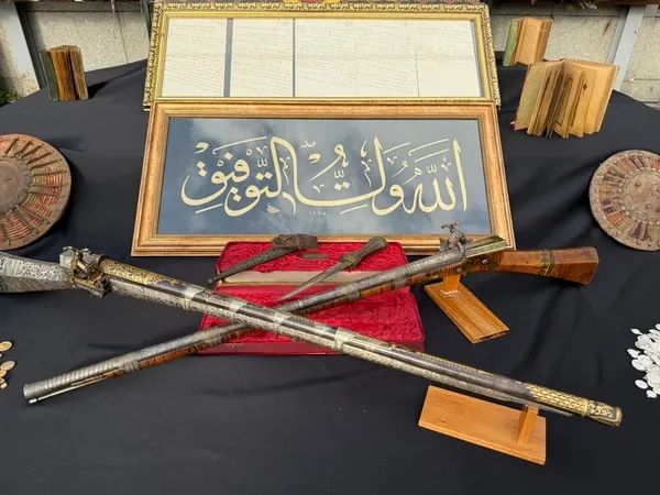 muzeye-donduren-operasyonlar-osmanli-subay-kiliclari-buldular-1765440442503.jpg