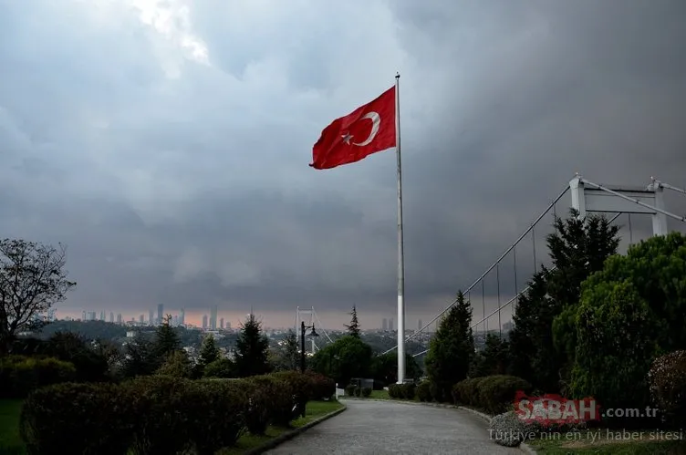 Bulutlar İstanbul Boğazı’nı kapladı