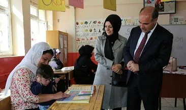 Şırnak Valisi Aktaş, okuma yazma seferberliği kursunu ziyaret etti