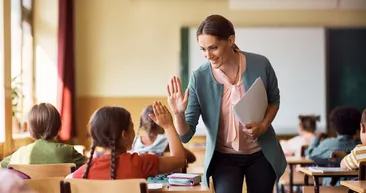 Fenomen öğretmenlere MEB takibi: Çocukları sosyal medya malzemesi yapmayın!