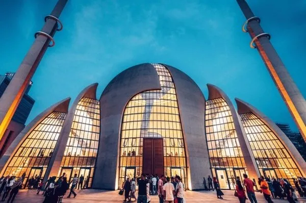 Köln Merkez Camii'ne Almanlardan yoğun ilgi