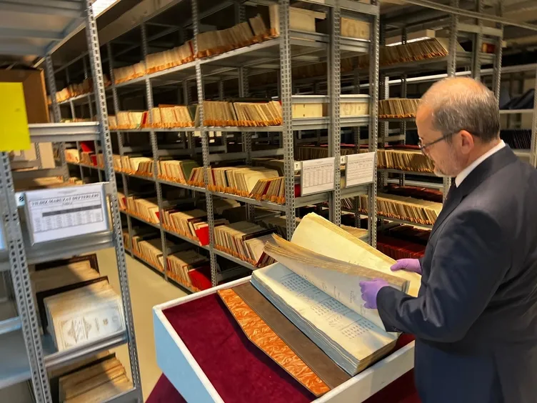 Osmanlı tarihinin derin hazinesi! 100 milyon tarihi belge burada: 2. Abdülhamit’in cüzdanı ve Halep’e dair evraklar…