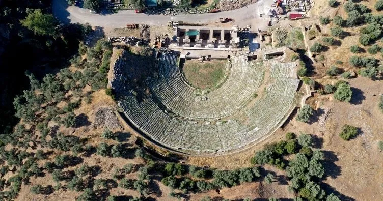 Aydın’daki Nysa Antik Kenti’nin tiyatro binası ayağa kaldırılıyor