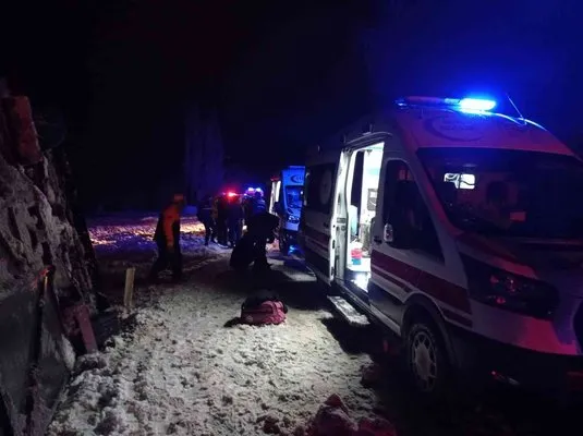 Afyonkarahisar’da yolcu otobüsü devrildi, 6 kişi yaralandı