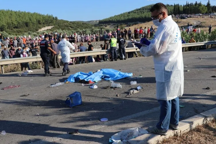 Son dakika: Manisa'da korkunç kaza! 2 ölü, 10 yaralı...