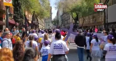 Meksika’da Kadına Yönelik Şiddete karşı yürüyen kadınlar polisle çatıştı | Video