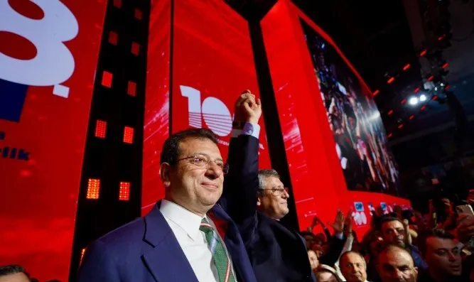 chpdeki-olaganustu-kurultay-15-eylulu-etkiler-mi-ozgur-ozelden-kemal-kilicdaroglu-hamlesi-1757163217551.jpg CHP'deki 'olağanüstü kurultay' 15 Eylül'ü etkiler mi? Özgür Özel'den 'Kemal Kılıçdaroğlu' hamlesi...