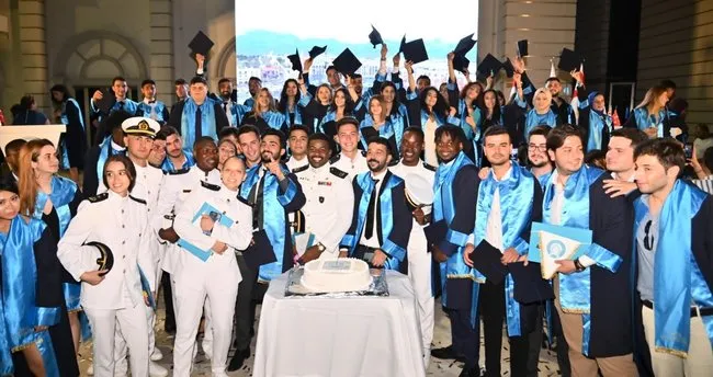 Girne Üniversitesi'nde mezuniyet kutlaması