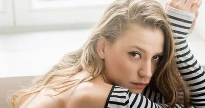Serenay Sarıkaya’ya Cem Yılmaz aşkı yaradı! Serenay Sarıkaya mavi mini elbisesiyle kendine hayran bıraktı...