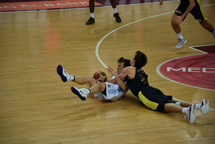 Trabzonspor - Fenerbahçe Doğuş maçında olay